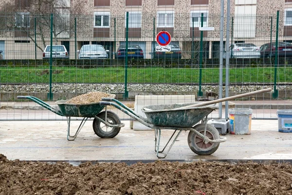 Wheelbarrows in wait of use, construction sites in a city — Stock Photo, Image