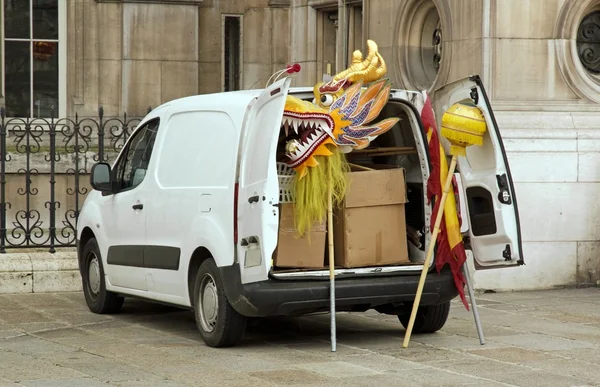 Ano Novo Chinês, material para festa, cabeça de dragão (Paris França ) — Fotografia de Stock