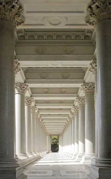 Basilika von heiligem paul außerhalb der mauern, innere säulen, rom, italien — Stockfoto