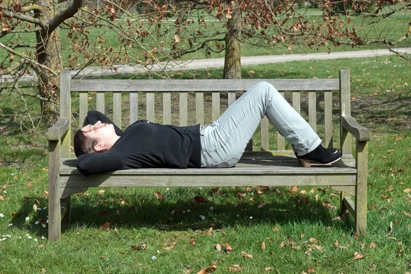 Small quiet nap on a bench — Stock Photo, Image