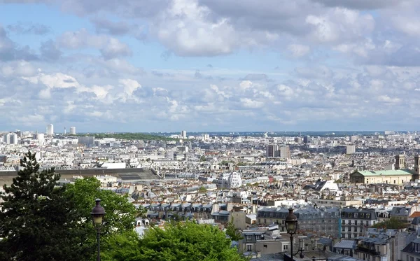 モンマルトル地区から見たパリの屋根 (パリ フランス) — ストック写真