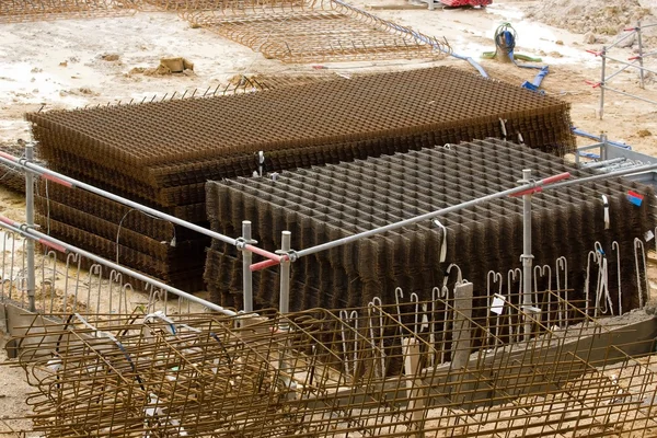 Armazenamento de barra de reforço de aço, local de construção — Fotografia de Stock