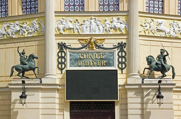 Cirque d 'Hiver, la entrada, (París Francia) (arquitecto: J. Hittorff (Mil setecientos noventa y dos, mil ochocientos sesenta y siete )) —  Fotos de Stock