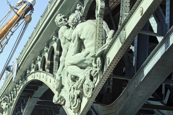 彫像、nautes、船のマスト （パリ フランス)、bir hakeim の橋 — ストック写真