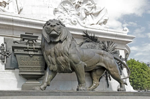 The lion and the universal suffrage ( 1848 ), the Republic Paris (France) — Stock Photo, Image