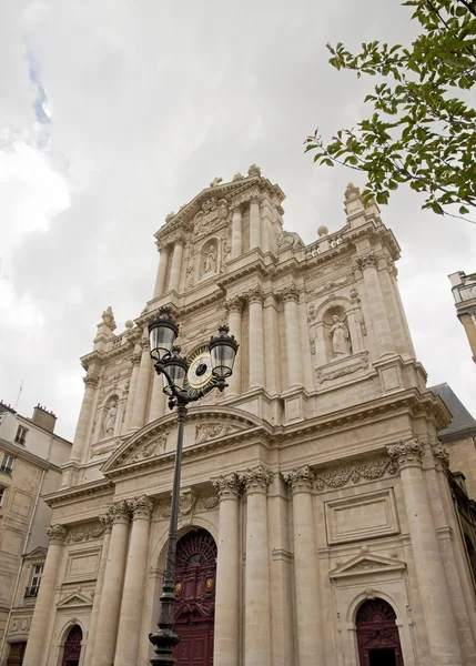 Εκκλησία Saint-Paul Saint-Louis, κακές καιρικές συνθήκες στο Παρίσι (Γαλλία) — Φωτογραφία Αρχείου