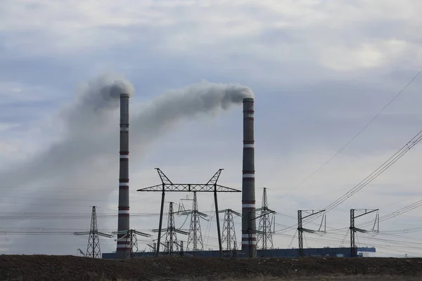 Ekibastuz Gres Egy 4000 Széntüzelésű Hőerőmű Ekibastuzban Kazahsztánban Két Cső — Stock Fotó