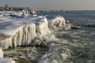 Hazar Denizi, genellikle dünyanın en büyük gölü ya da tam teşekküllü denizi olarak tanımlanan dünyanın en büyük iç su kütlesidir..