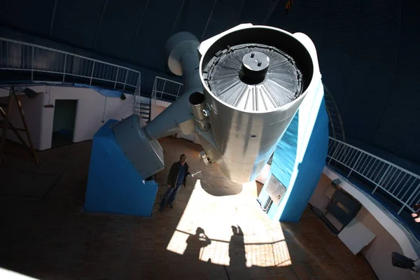 天山天文台是位于哈萨克斯坦阿拉木图市以南30公里的天山山脉的一个天文观测台 2010 — 图库照片