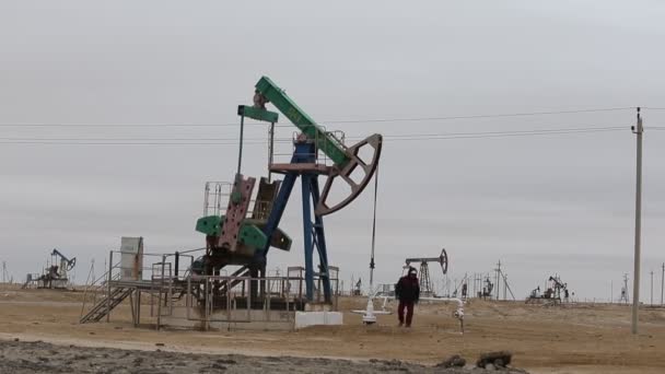 Uzen Yacimiento Petróleo Gas Región Mangistau Kazajstán Península Mangyshlak — Vídeo de stock