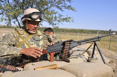 Kazakistan 'ın Almaty bölgesindeki askeri barış güçlerinin öğretileri. 23.09.2008
