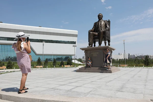 Monument First President Kazakhstan Nursultan Nazarbayev City Nur Sultan Kazakhstan — Stock Photo, Image