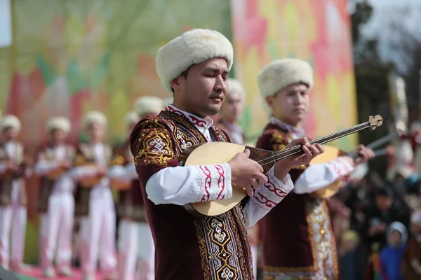 Kazakhstan Podróże Flaga Muzyka Tradycja Zabawa Karnawał Ulica Azjatki Kostium — Zdjęcie stockowe
