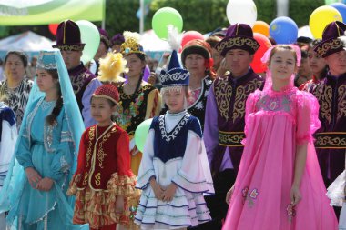 Almatı 'daki Kazakistan' da Uluslararası İşçi Bayramı, pek çok ülkede İşçi Bayramı olarak da bilinir ve genellikle Mayıs Bayramı olarak adlandırılır. Mayıs. Bir. 2011.