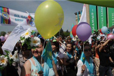 Almatı 'daki Kazakistan' da Uluslararası İşçi Bayramı, pek çok ülkede İşçi Bayramı olarak da bilinir ve genellikle Mayıs Bayramı olarak adlandırılır. Mayıs. Bir. 2011.