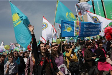 Almatı 'daki Kazakistan' da Uluslararası İşçi Bayramı, pek çok ülkede İşçi Bayramı olarak da bilinir ve genellikle Mayıs Bayramı olarak adlandırılır. Mayıs. Bir. 2011.