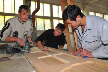 Almaty 'deki profesyonel teknik okul. 2.10.2008.