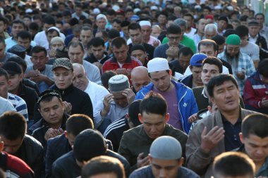 Kurban Bayramı, İslam içinde kutlanan iki resmi bayramın ikincisidir. İbrahim 'in oğlu İsmail' i, Allah 'ın buyruğuna itaat etmek amacıyla kurban etmesi onurdur. 01.09.2017.