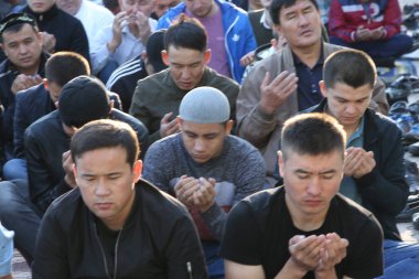 Kurban Bayramı, İslam içinde kutlanan iki resmi bayramın ikincisidir. İbrahim 'in oğlu İsmail' i, Allah 'ın buyruğuna itaat etmek amacıyla kurban etmesi onurdur. 01.09.2017.