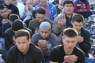 Kurban Bayramı, İslam içinde kutlanan iki resmi bayramın ikincisidir. İbrahim 'in oğlu İsmail' i, Allah 'ın buyruğuna itaat etmek amacıyla kurban etmesi onurdur. 01.09.2017.