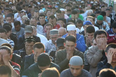 Kurban Bayramı, İslam içinde kutlanan iki resmi bayramın ikincisidir. İbrahim 'in oğlu İsmail' i, Allah 'ın buyruğuna itaat etmek amacıyla kurban etmesi onurdur. 01.09.2017.