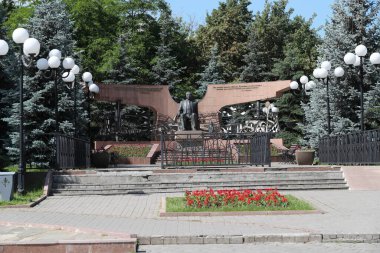 Birinci Cumhurbaşkanı Nursultan Nazarbayev 'in Anıtı Kazakistan' da Almaty 'de bir parkta. 01 Haziran 2022