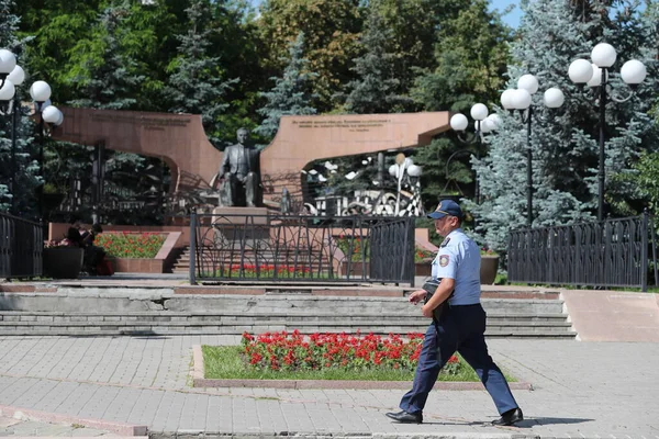 Памятник Первому Президенту Нурсултану Назарбаеву Парке Алматы Казахстане 2022 — стоковое фото