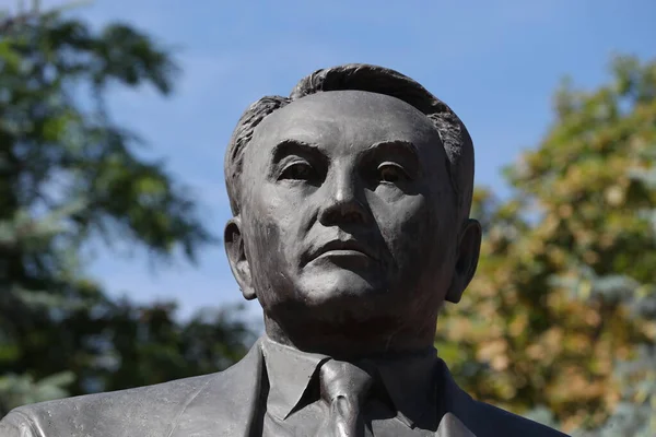 Emlékmű Első Elnök Nursultan Nazarbajev Egy Parkban Almaty Kazahsztánban Jún Jogdíjmentes Stock Képek