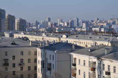 Yekaterinburg, Rusya 'da Ural Dağları' nın doğusunda bir şehirdir. Romanovların idamının yapıldığı yerde 21. yüzyılın başlarında inşa edilen Kanla ilgili altın kubbeli kilisesiyle bilinir. 04/30/2007