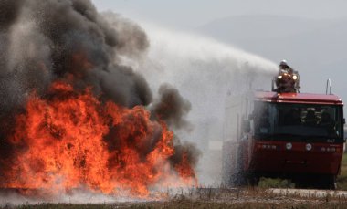 Kazakistan 'daki Almaty havaalanında acil durum tatbikatları. 05.09.2011.
