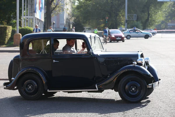 Festival Vintage Cars Central Square Almaty Kazakhstan 2016 — Stockfoto