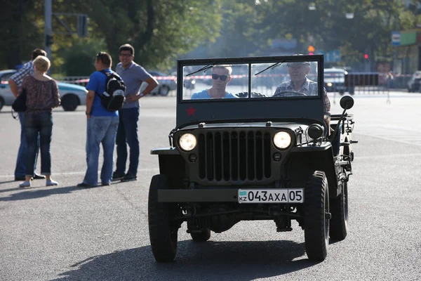 Фестиваль Старинных Автомобилей Центральной Площади Алматы Казахстан 2016 — стоковое фото