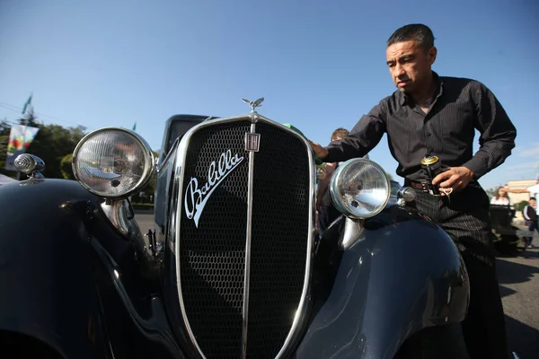 Festival Vintage Cars Central Square Almaty Kazakhstan 2016 — Zdjęcie stockowe