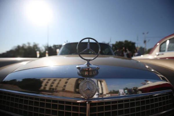 Festival Vintage Cars Central Square Almaty Kazakhstan 2016 — Stockfoto