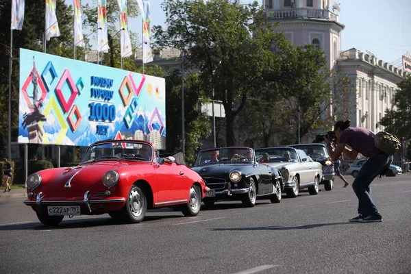 Фестиваль Старинных Автомобилей Центральной Площади Алматы Казахстан 2016 — стоковое фото