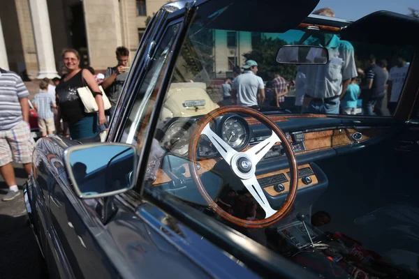 Festival Vintage Cars Central Square Almaty Kazakhstan 2016 — Zdjęcie stockowe