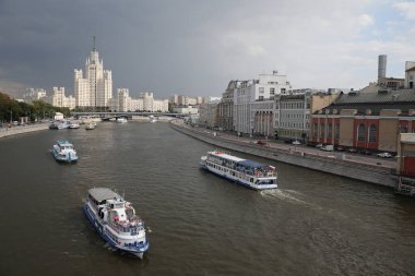 Moscow, located on the banks of the Moskva River in western Russia. At its historical center is the Kremlin, the complex that houses the president. Behind its walls is Red Square, the symbolic center of Russia. 07.22.2019
