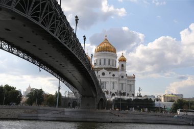 Moscow, located on the banks of the Moskva River in western Russia. At its historical center is the Kremlin, the complex that houses the president. Behind its walls is Red Square, the symbolic center of Russia. 06.29.2019