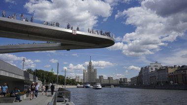 Moscow, located on the banks of the Moskva River in western Russia. At its historical center is the Kremlin, the complex that houses the president. Behind its walls is Red Square, the symbolic center of Russia. 06.29.2019
