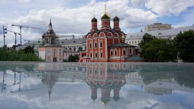 Moscow, located on the banks of the Moskva River in western Russia. At its historical center is the Kremlin, the complex that houses the president. Behind its walls is Red Square, the symbolic center of Russia. 06.29.2019