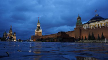 Moscow, located on the banks of the Moskva River in western Russia. At its historical center is the Kremlin, the complex that houses the president. Behind its walls is Red Square, the symbolic center of Russia. 06.29.2019
