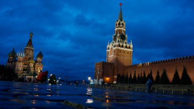 Moscow, located on the banks of the Moskva River in western Russia. At its historical center is the Kremlin, the complex that houses the president. Behind its walls is Red Square, the symbolic center of Russia. 06.29.2019
