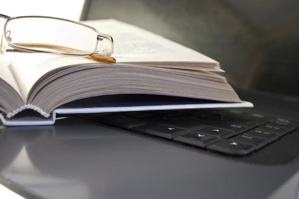 Laptop, book and glasses — Stock Photo, Image