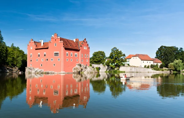 Red castle in the middle of pond — Stock Photo, Image