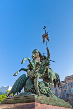 Kutsal Aziz george ejderha heykeli mücadele berlin