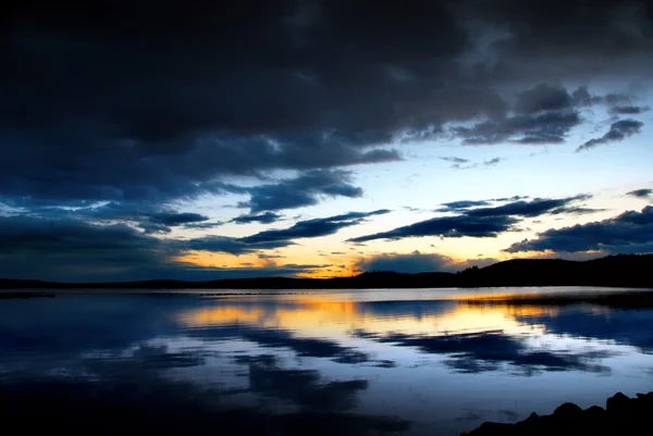 Tramonto sul lago — Foto Stock