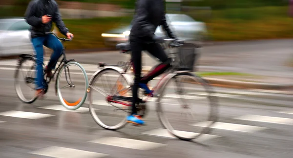 Cycling in the rain — Stock Photo, Image