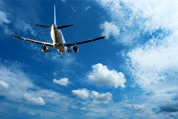 青い空の航空機 — ストック写真