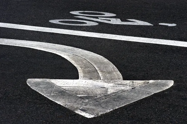 Arrow sign on asphalt — Stock Photo, Image