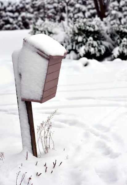 Wooden mailbox in winter — Stock Photo, Image